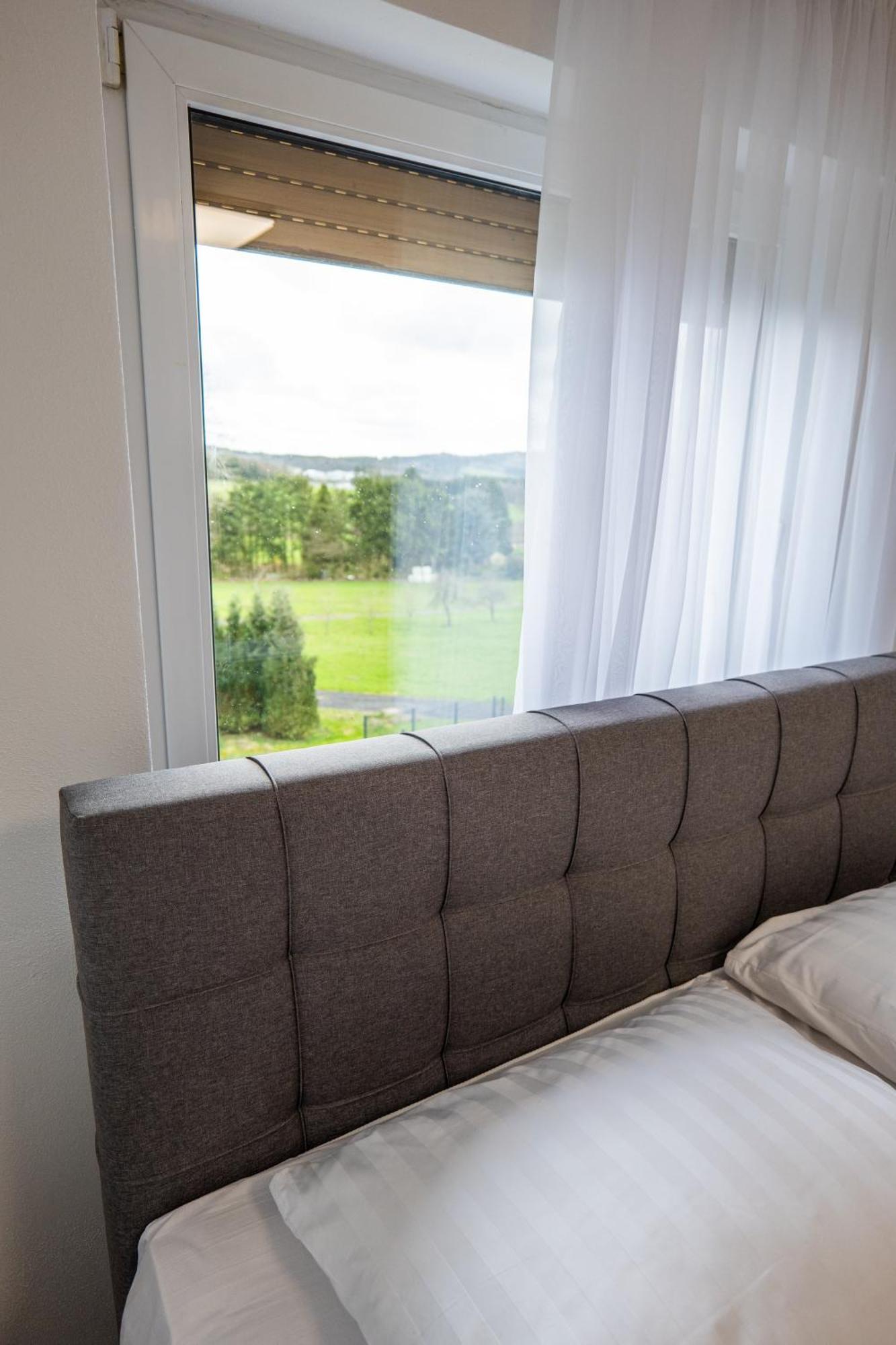 Waldblick Am Ring Apartment Kelberg Exterior foto